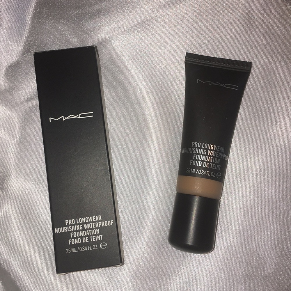 MAC Pro Longwear Waterproof Foundation